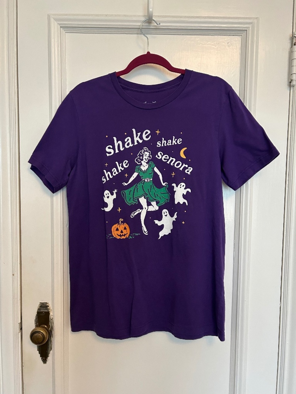 Purple Shake, Shake, Shake Señora Graphic Short Sleeved T-Shirt Size L